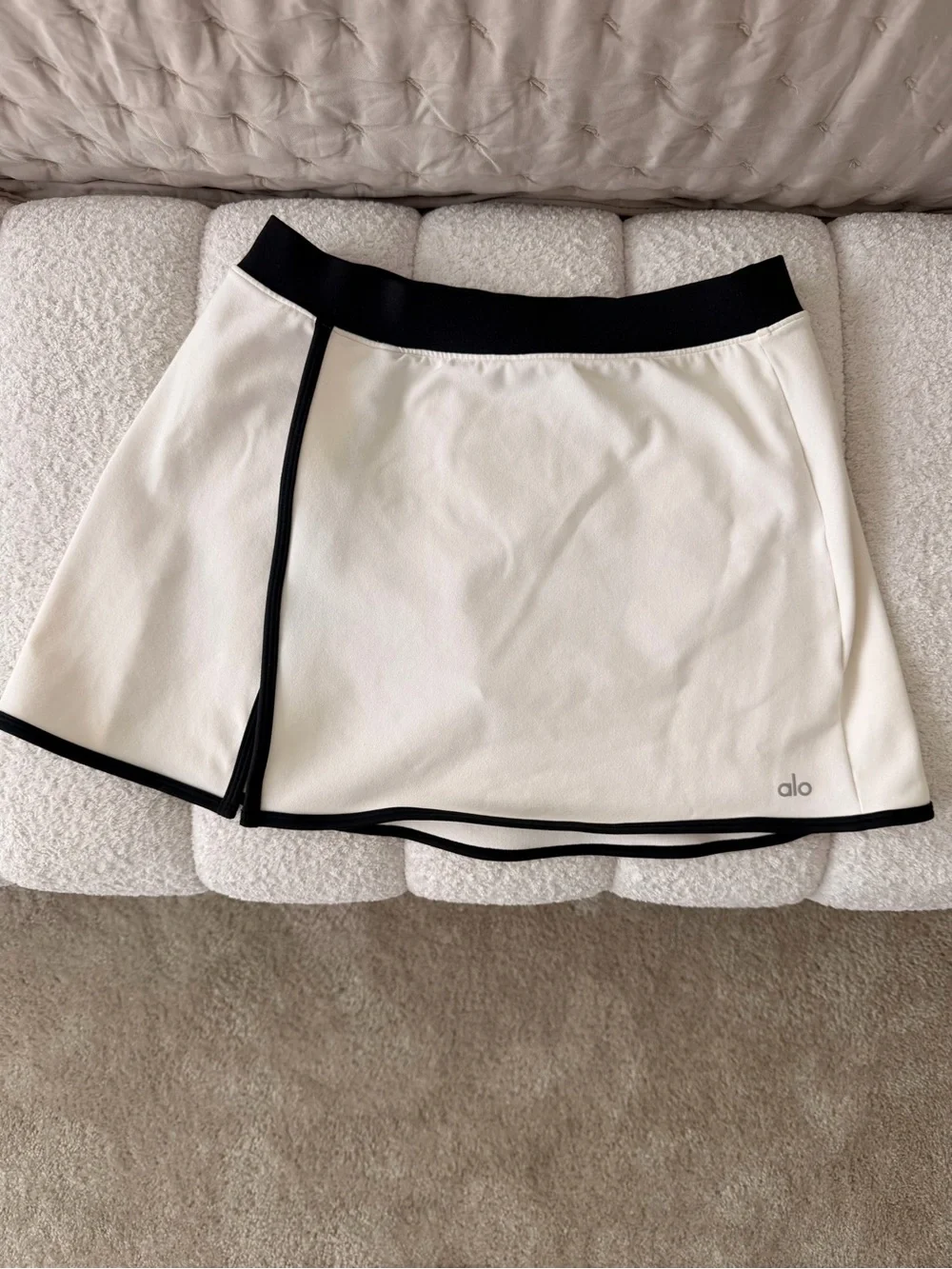 ALO Yoga White Skort with Black Trim